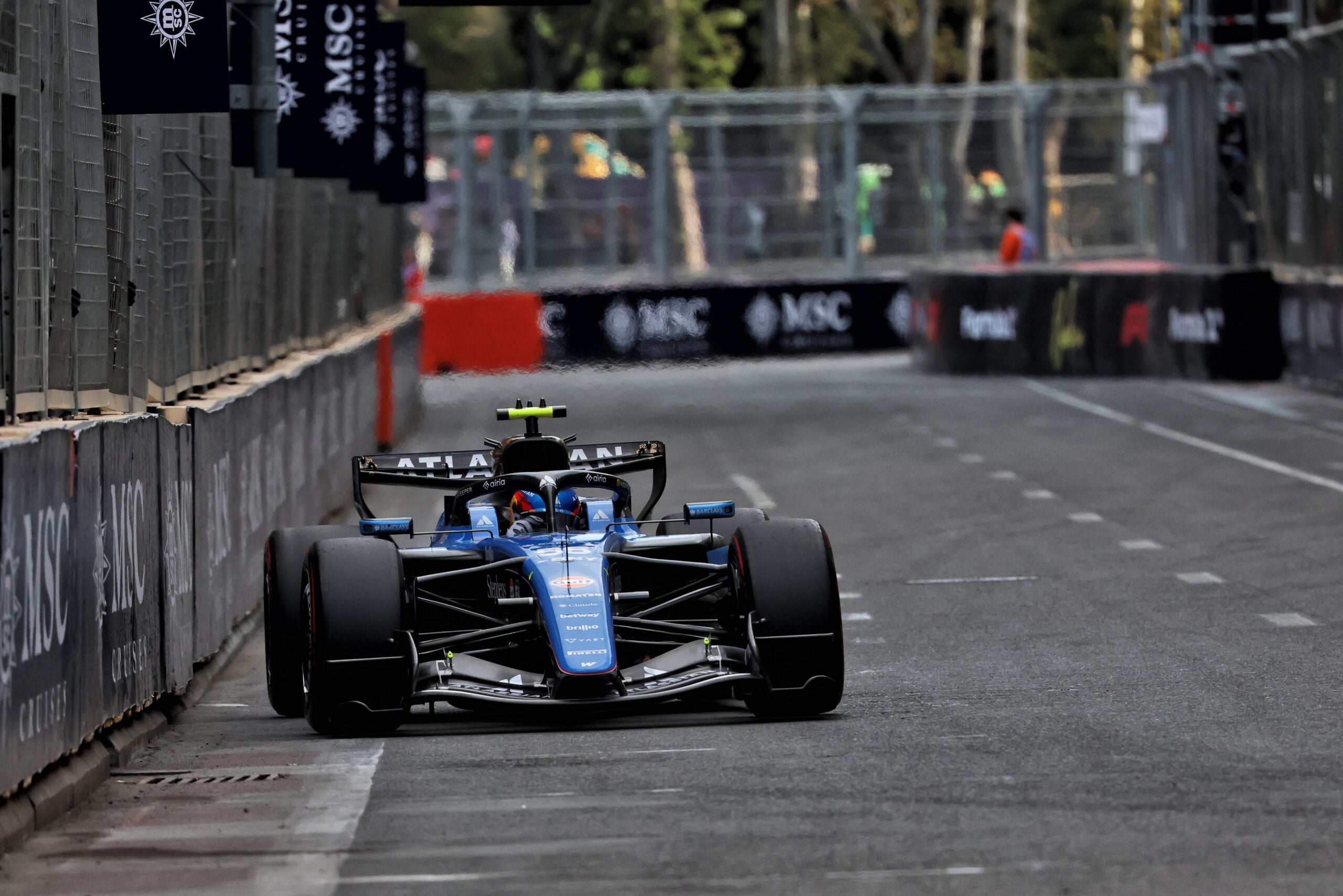 F1: Confira as imagens desta sexta-feira do GP do Azerbaijão 2026 Carlos Sainz (ESP) Williams F1 Team FW48.