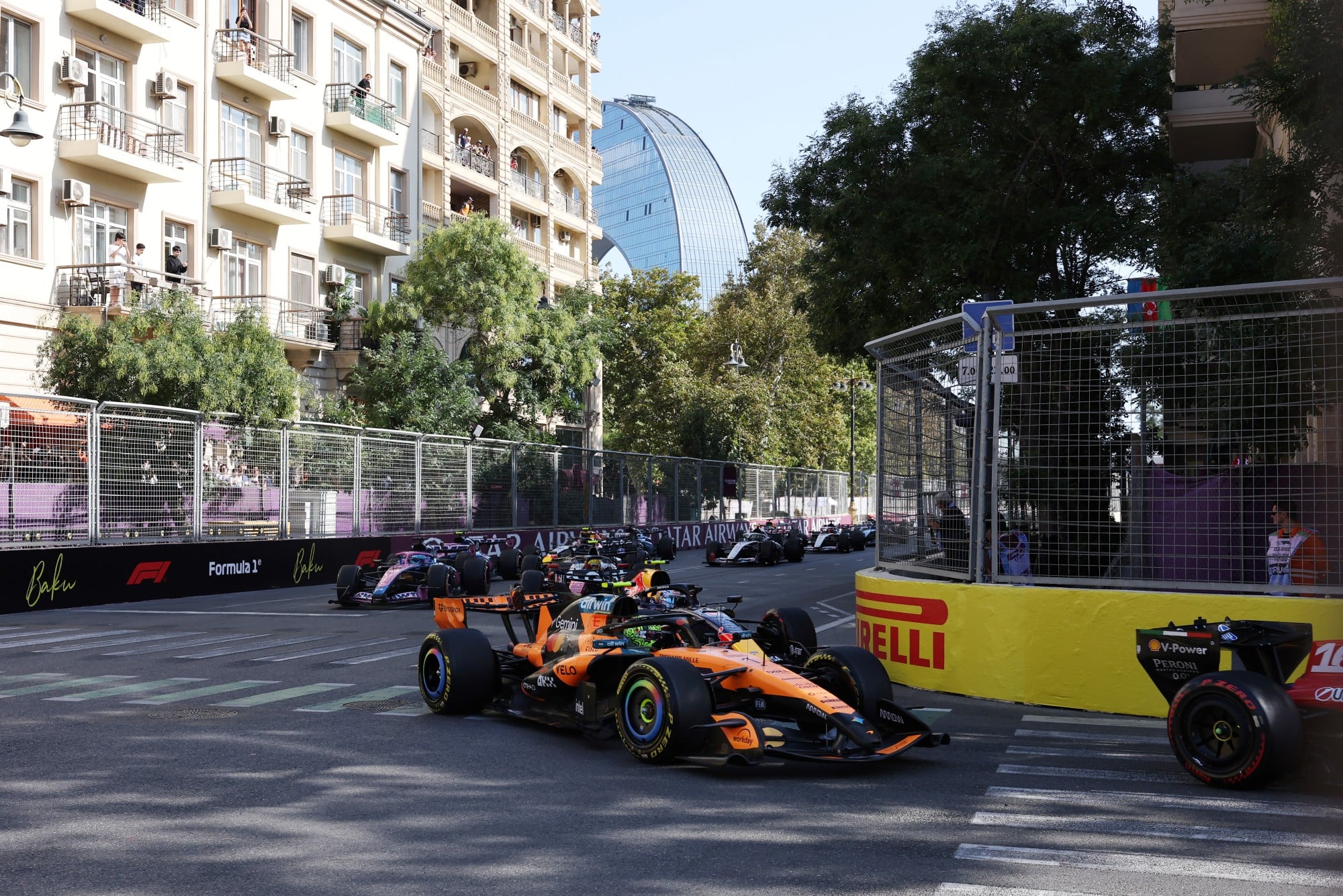 F1: Confira as fotos do GP do Azerbaijão 2026 Lando Norris (GBR) McLaren F1 Team MCL40 at the start of the race.