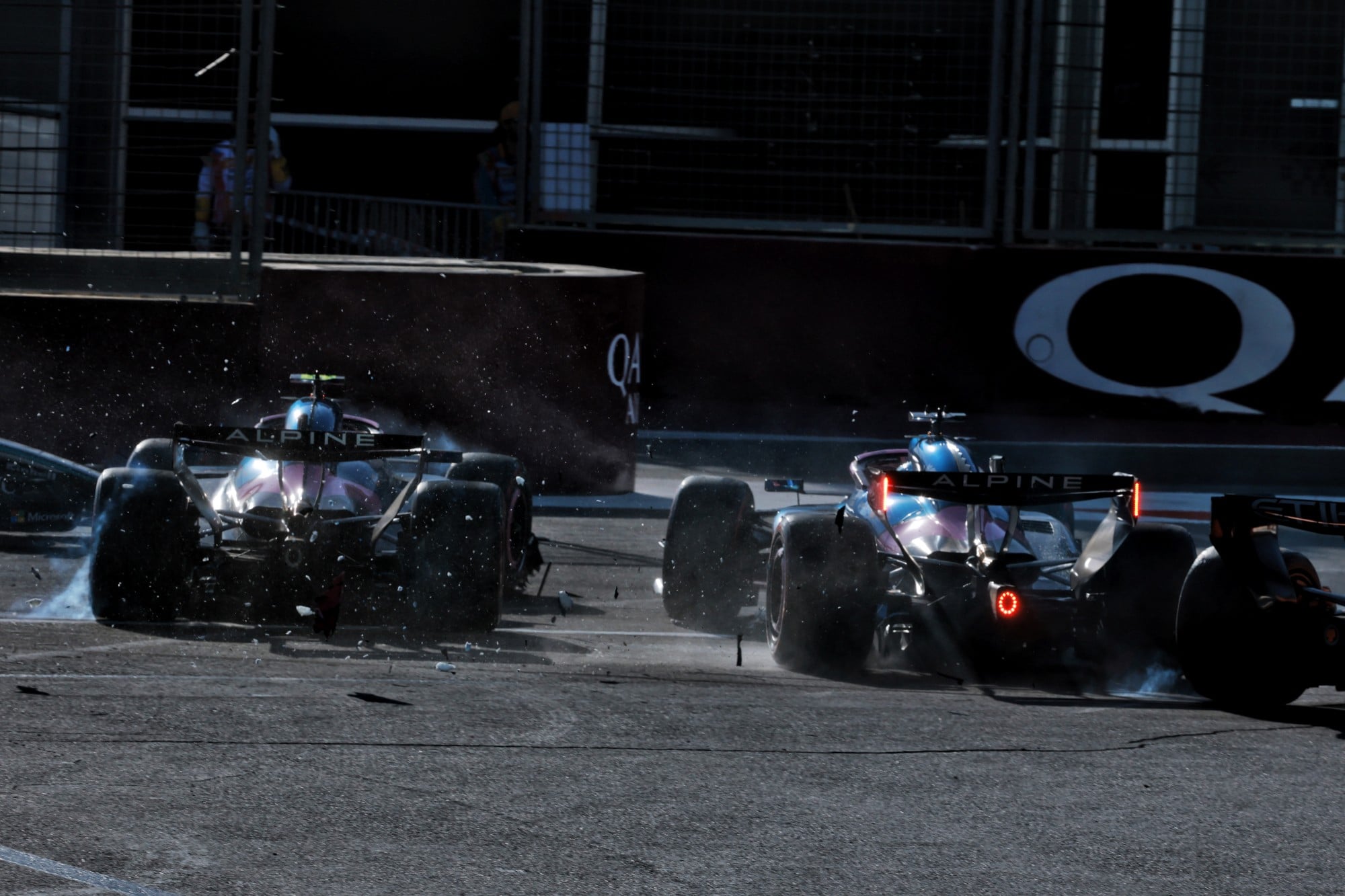 F1: Colapinto se desculpa após acidente em relargada no Azerbaijão: "É uma decepção" Franco Colapinto (ARG) Alpine F1 Team A526 locks up under braking and hits Pierre Gasly (FRA) Alpine F1 Team A526 and Lando Norris (GBR) McLaren F1 Team MCL40.
