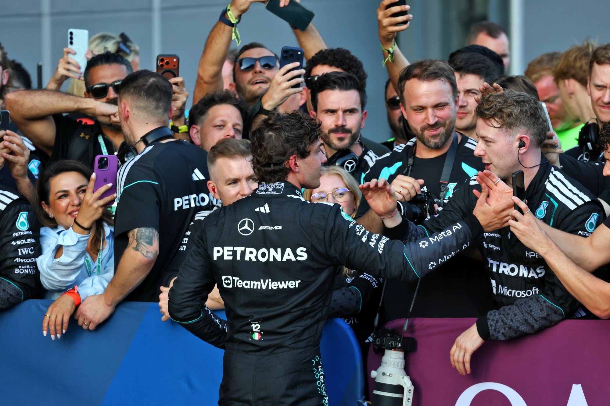 F1: Confira as fotos do GP do Azerbaijão 2026 Andrea Kimi Antonelli (ITA) Mercedes AMG Formula One Team in parc ferme.