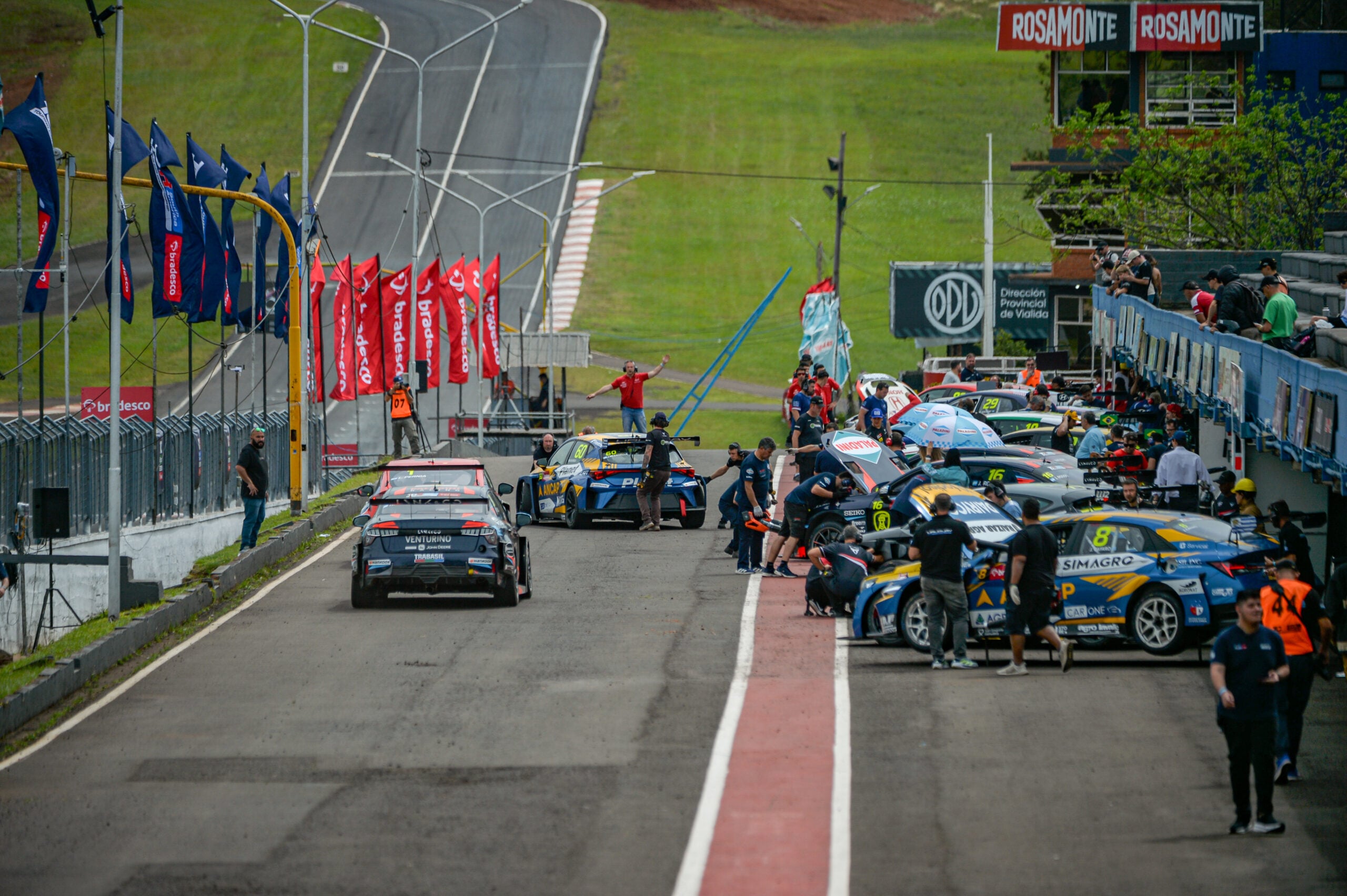 Girolami garante pole do TCR South America em classificação interrompida pela chuva em Posadas Girolami garante pole do TCR South America em classificação interrompida pela chuva em Posadas