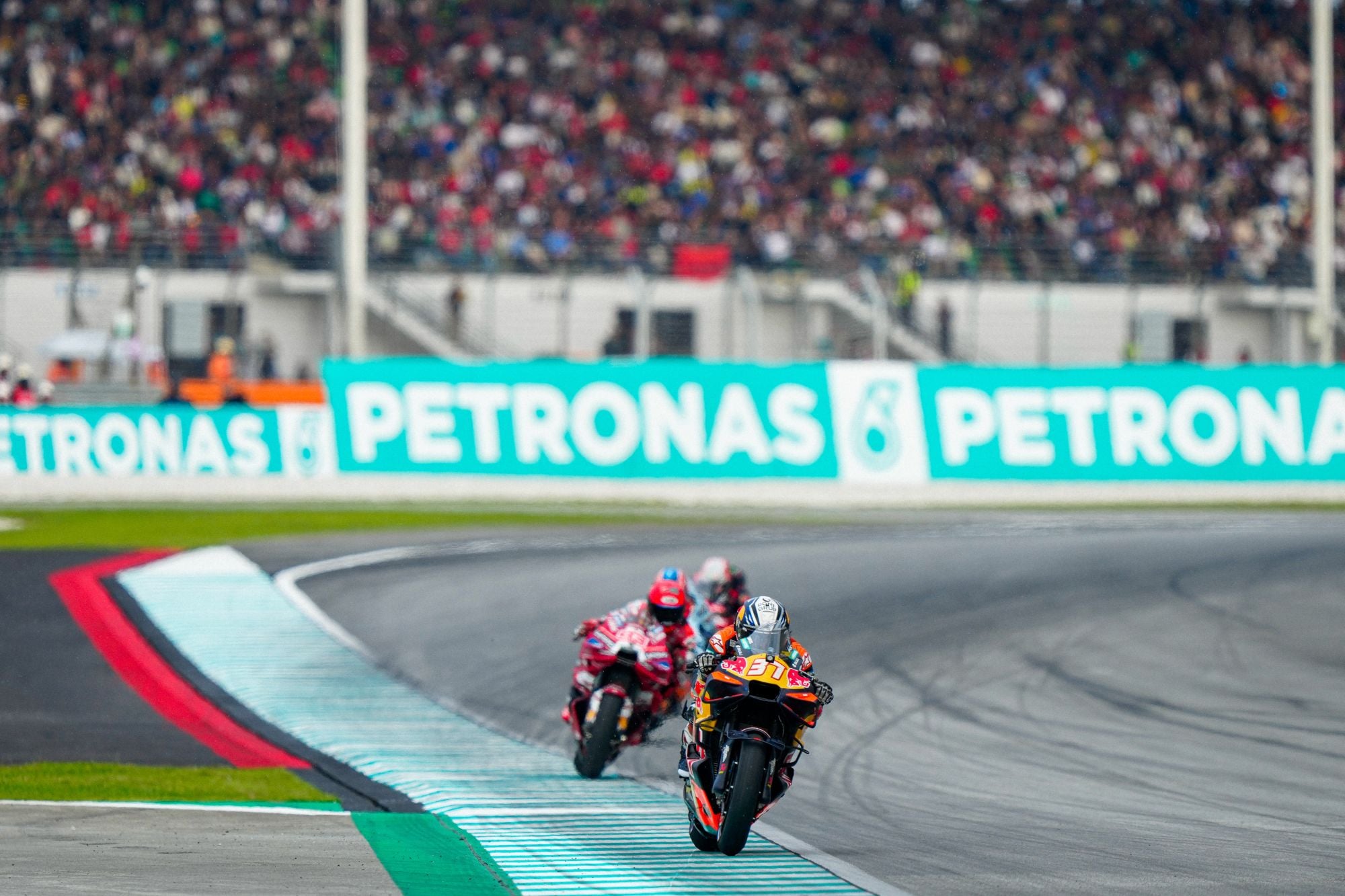 MotoGP: Acosta vence Sprint movimentada do GP da Malásia Pedro Acosta