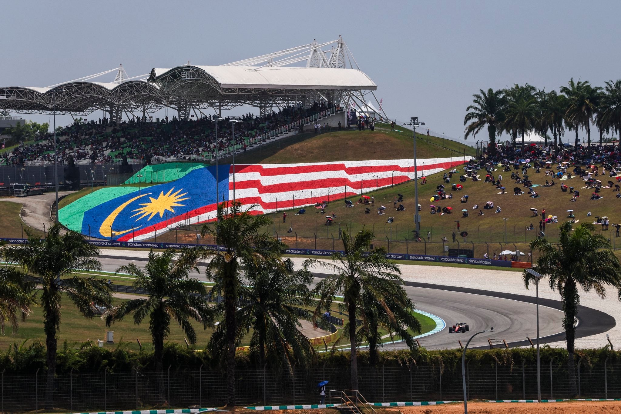 F1: Leclerc anota melhor tempo do TL2 do GP do Bahrein na Malásia; Bortoleto para na pista F1: Leclerc anota melhor tempo do TL2 do GP do Bahrein na Malásia; Bortoleto para na pista