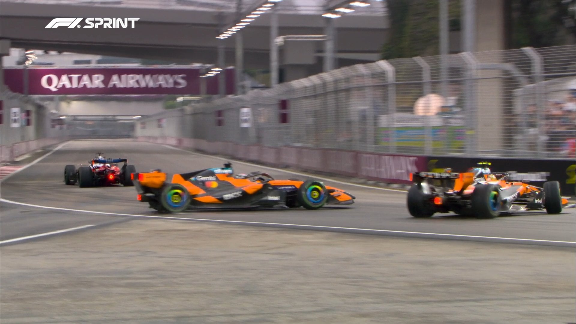 Toque entre Lando Norris e Oscar Piastri (McLaren) - GP de Singapura F1 2026