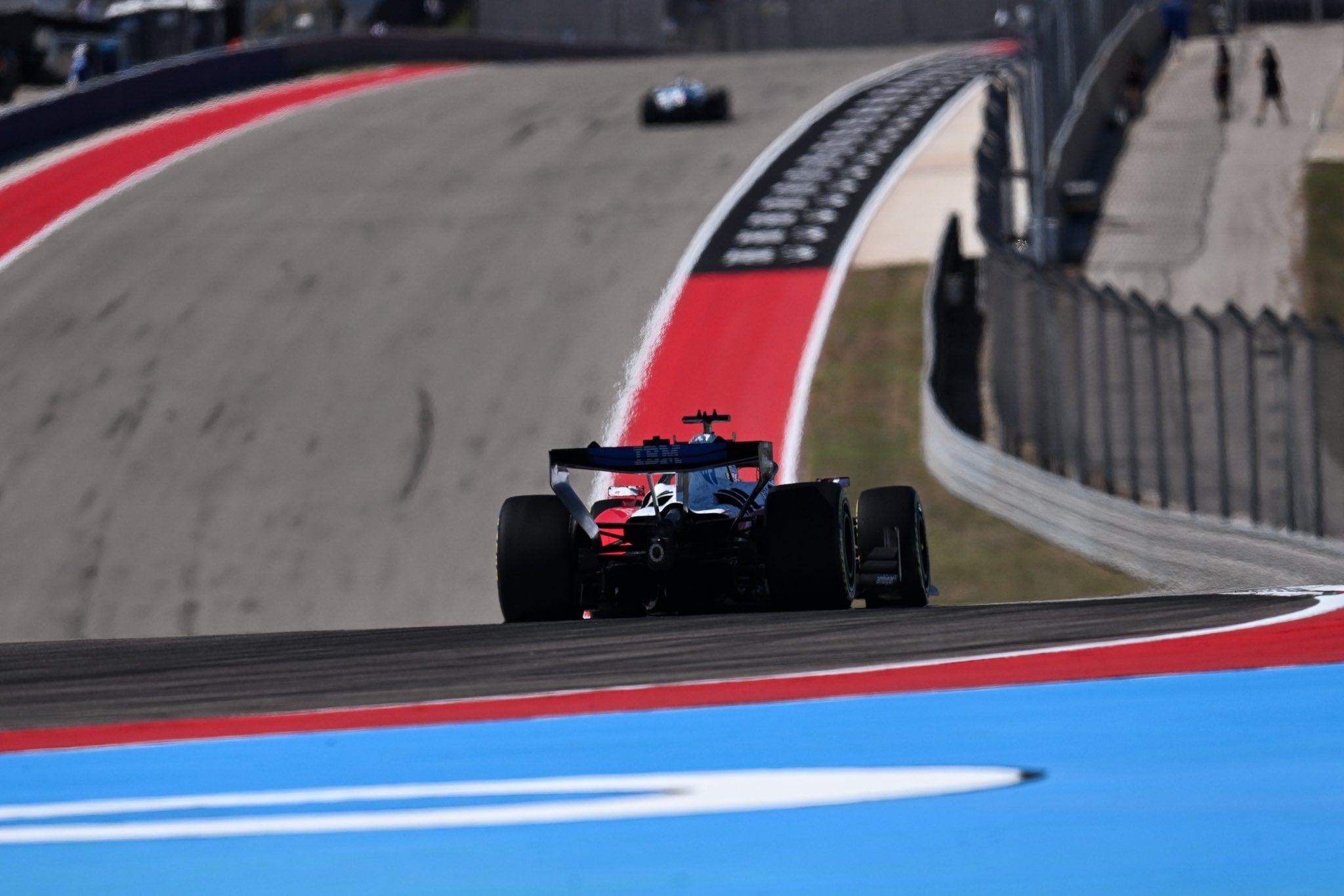 F1: Leclerc domina e lidera primeiro treino livre do GP dos EUA; Bortoleto fica em 8º