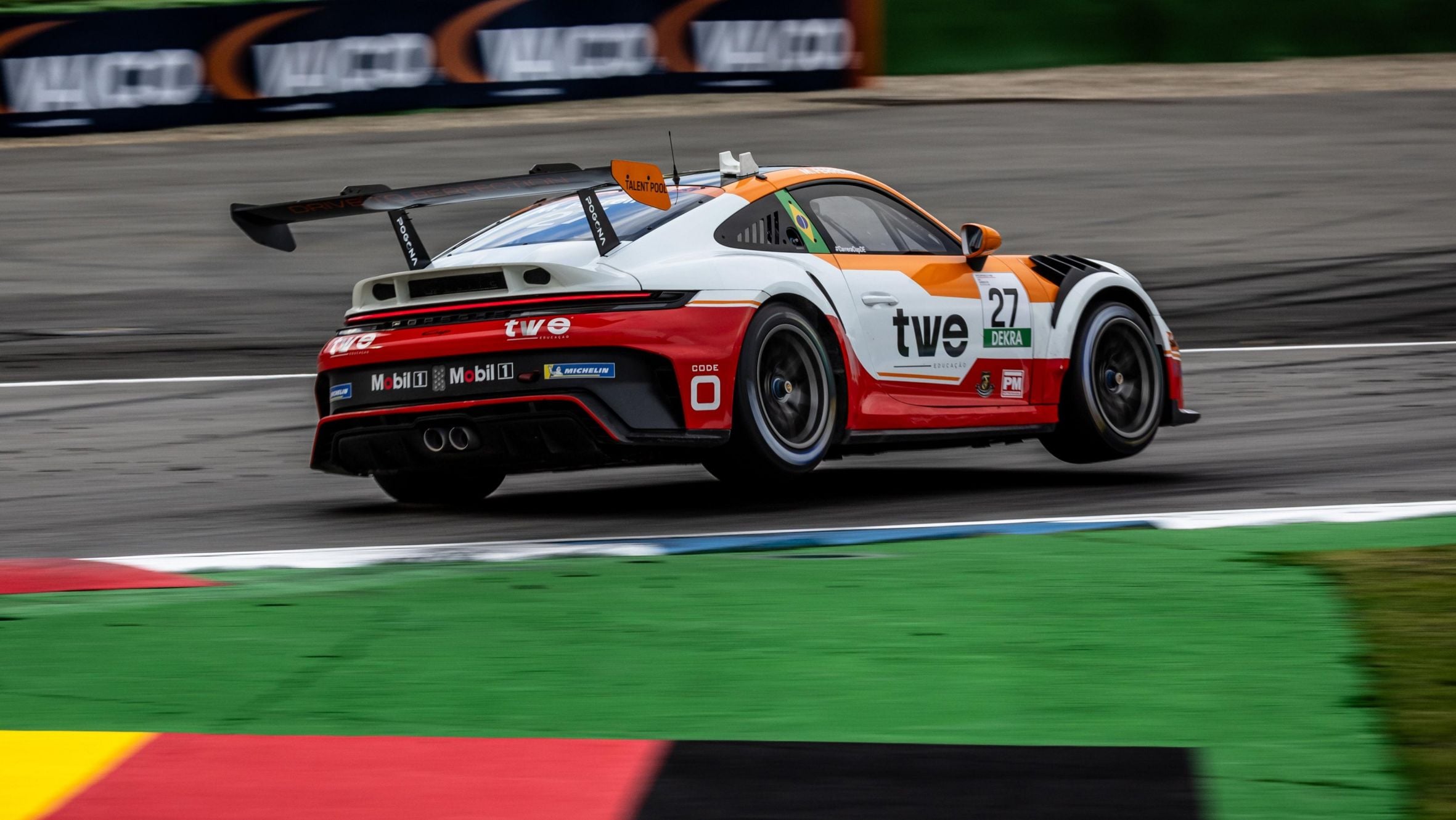 Matheus Ferreira finaliza temporada no top-5 da Porsche Cup Alemã Matheus Ferreira