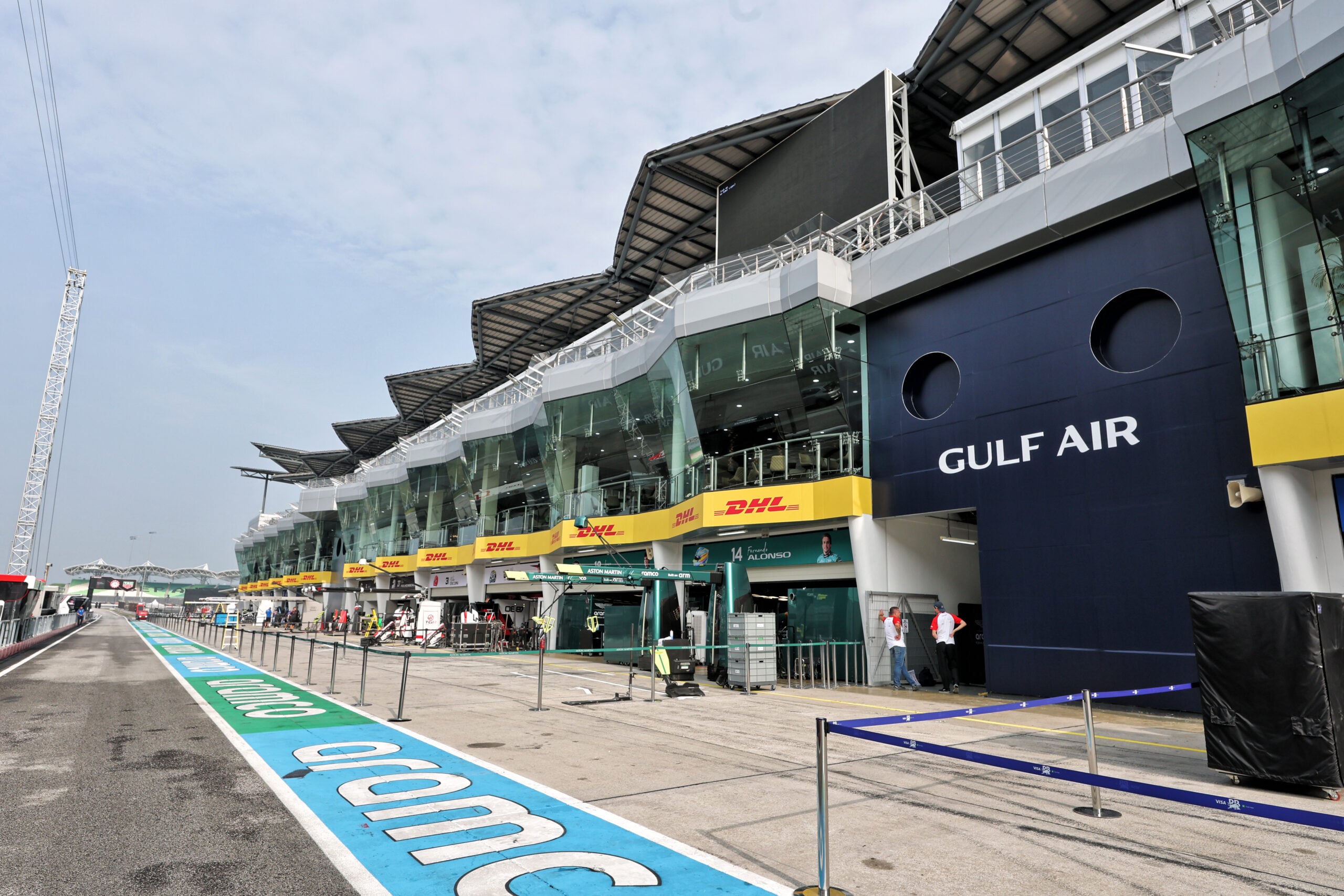 F1: FIA muda entrada dos boxes em Sepang após reclamações