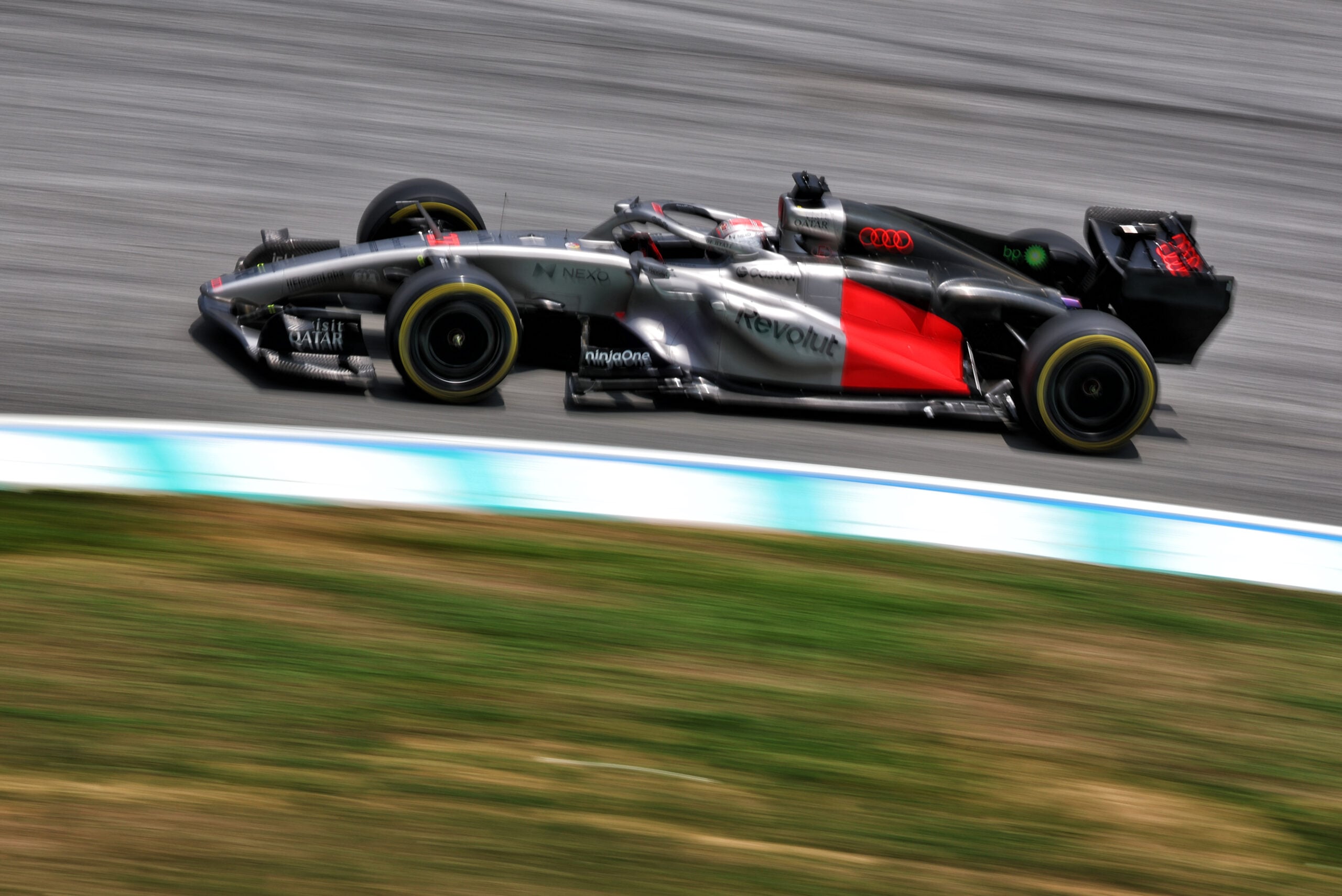 F1: Veja as melhores fotos da sexta-feira em Sepang Nico Hulkenberg (GER) Audi F1 Team R26.
