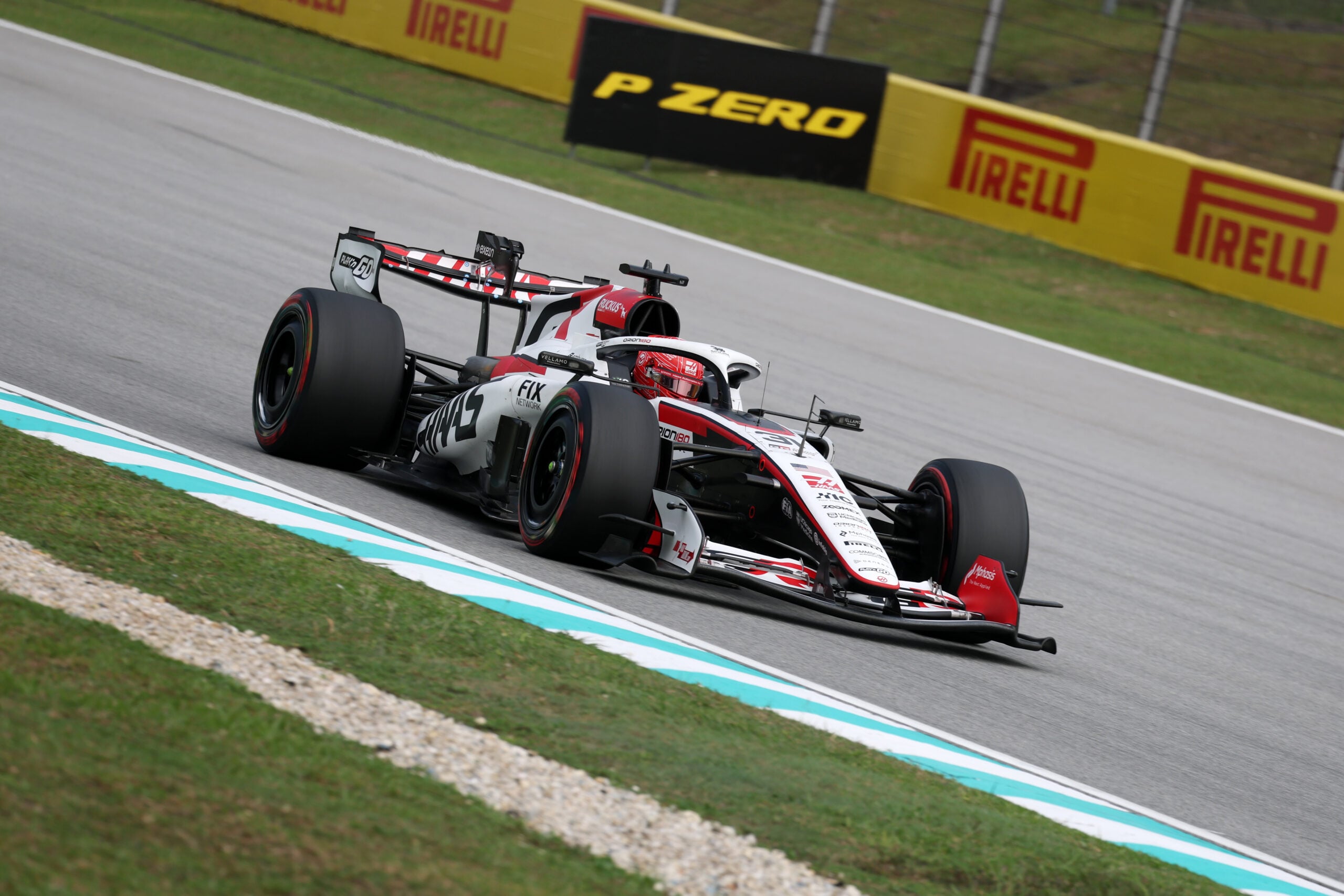 F1: Veja as melhores fotos da sexta-feira em Sepang Esteban Ocon (FRA) Haas F1 Team VF-26.