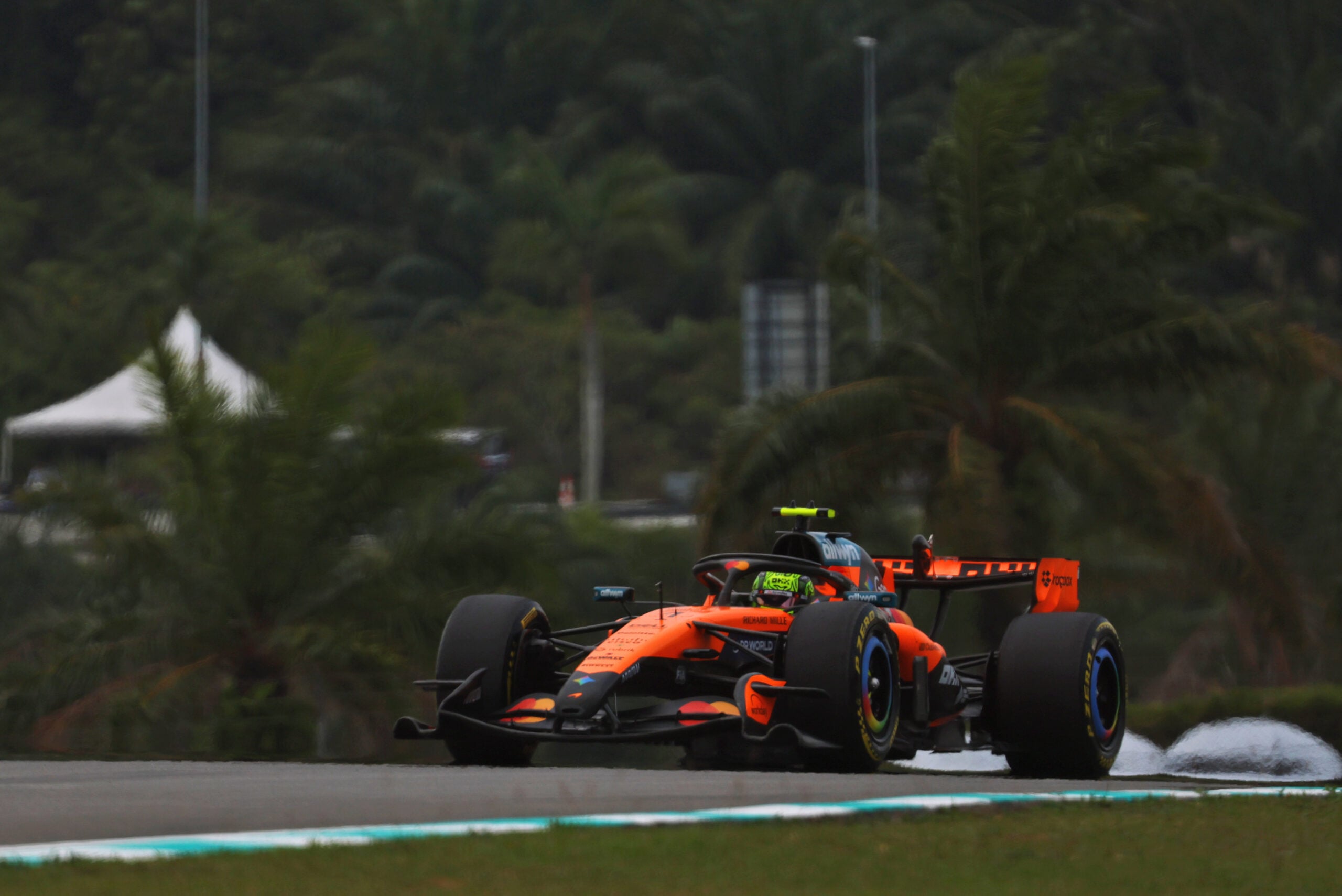 Lando Norris (GBR) McLaren F1 Team MCL40.