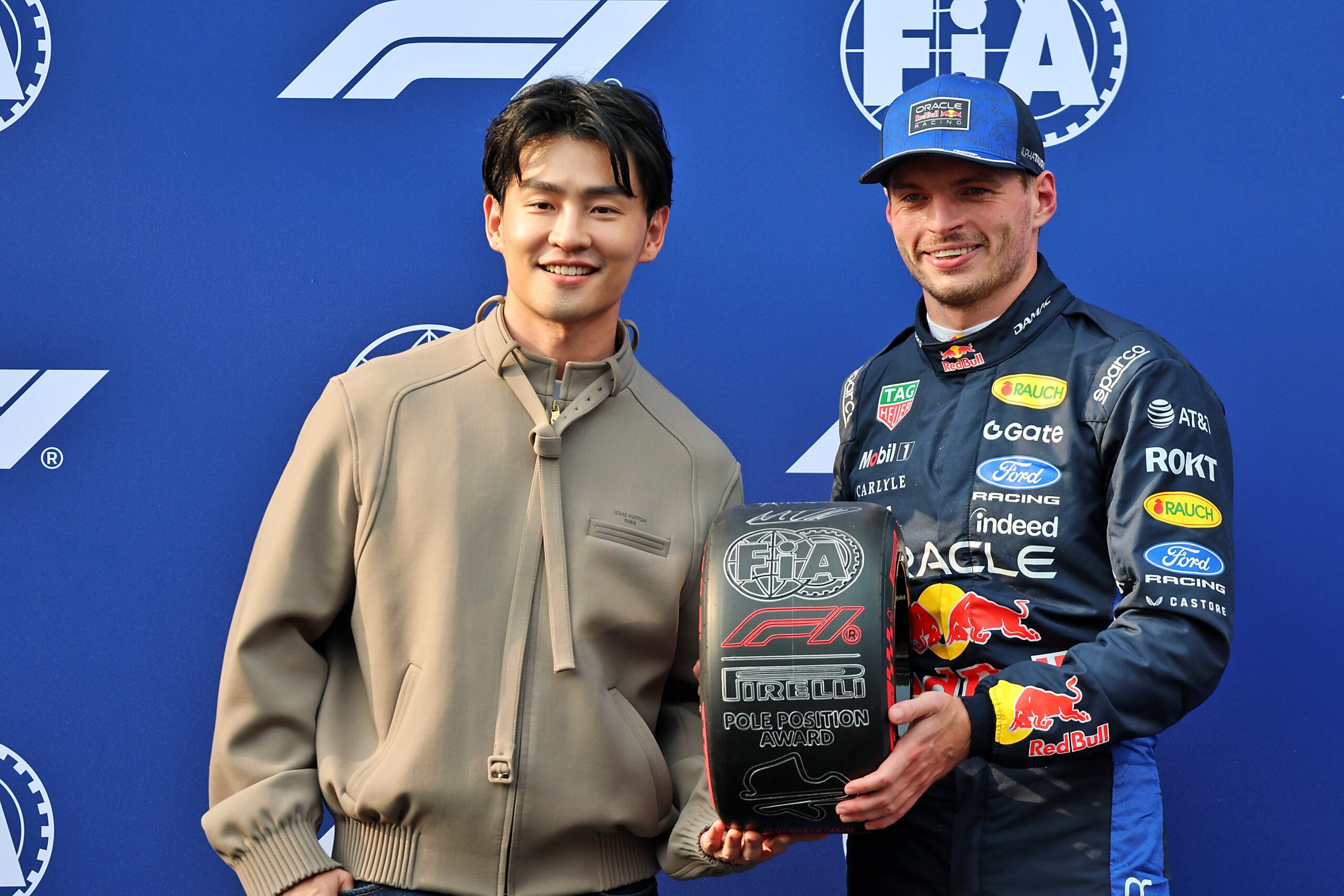 (L to R): Alvin Chong (MAL) Singer, presents the Pirelli Pole Position Award to Max Verstappen (NLD) Red Bull Racing in qualifying parc ferme.