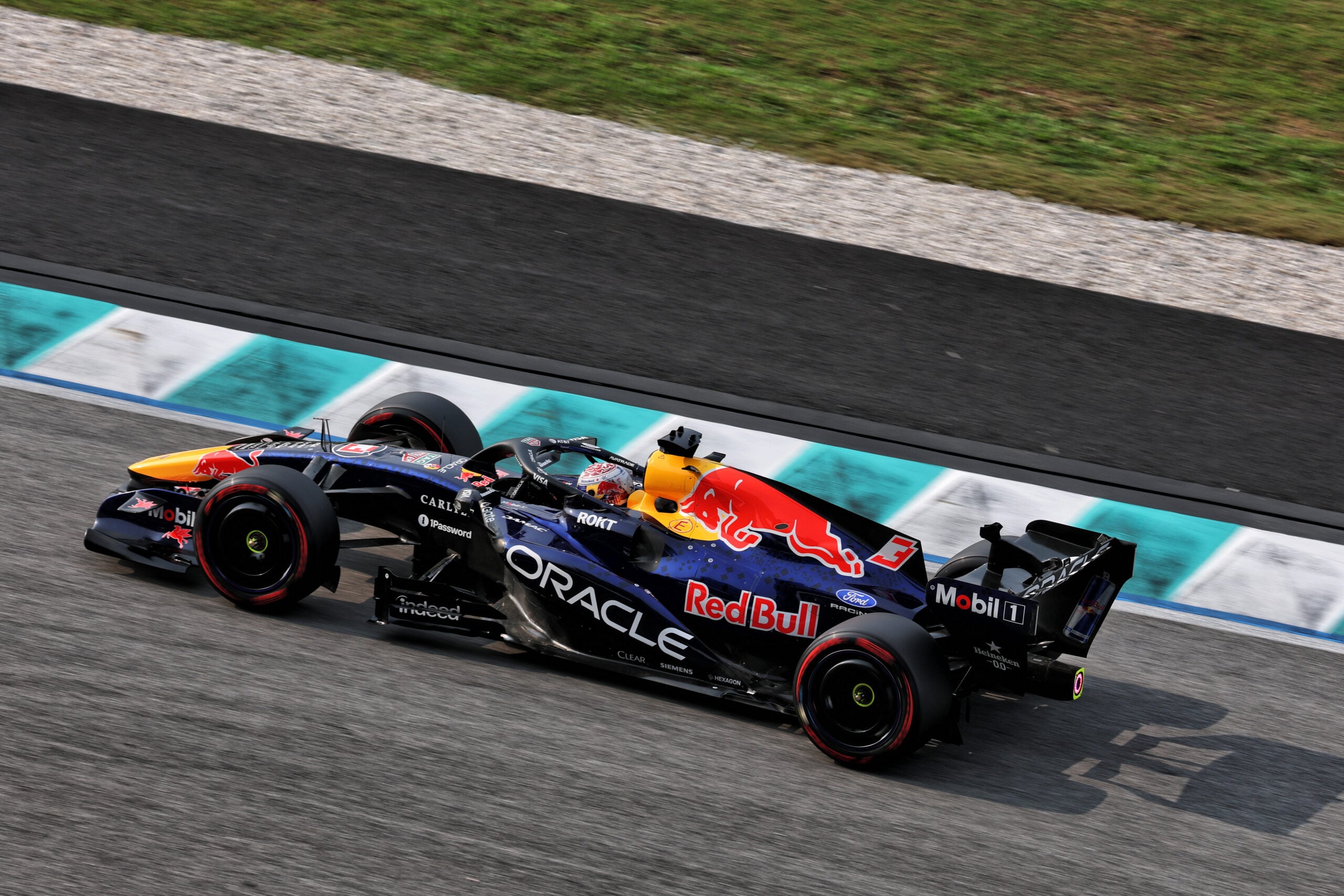 F1: Mekies revela o principal fator na renovação de Verstappen Max Verstappen (NLD) Red Bull Racing RB22.