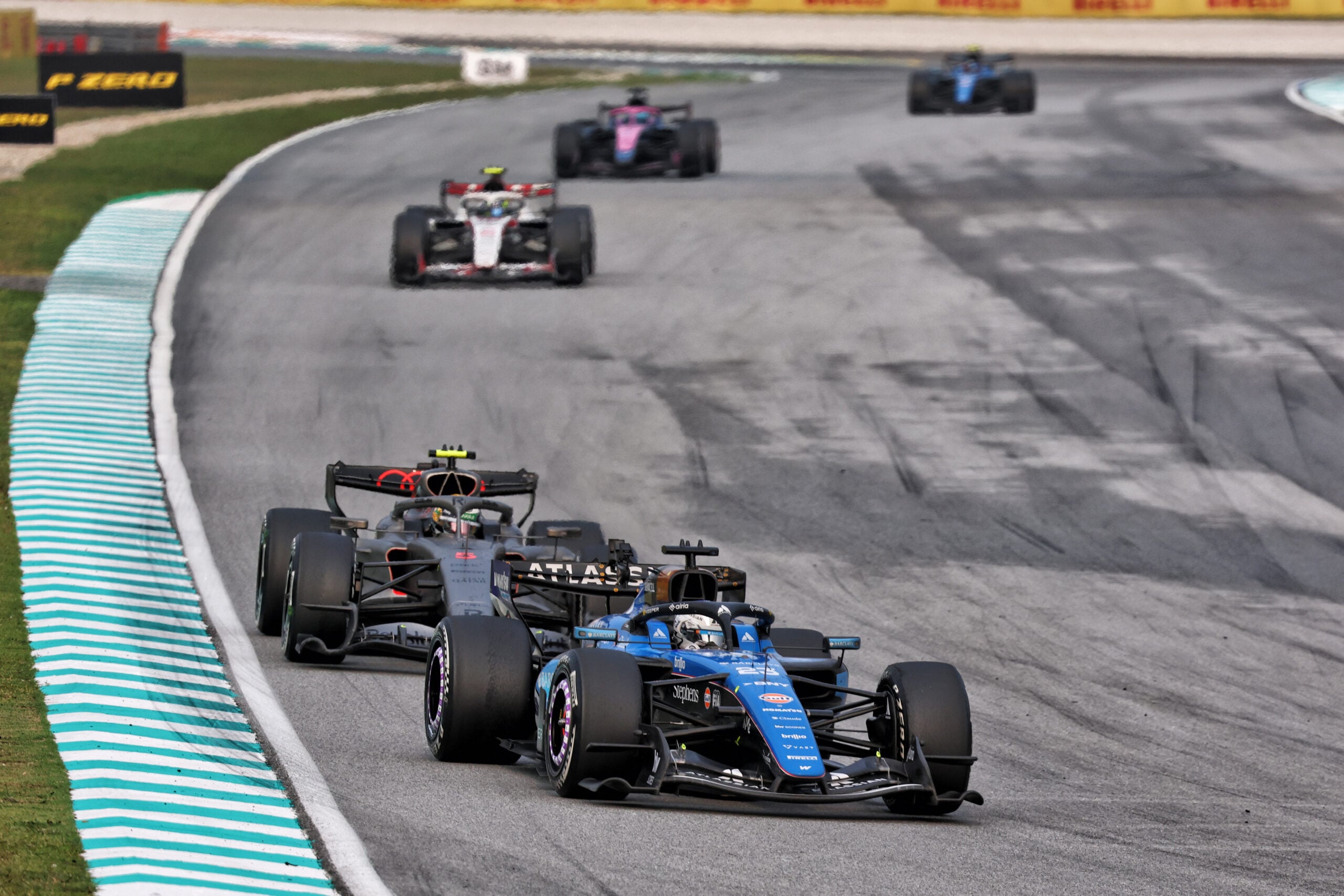 F1: Veja as melhores fotos do domingo em Sepang Alexander Albon (THA) Williams F1 Team FW48.