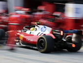 F1: Hamilton fala em corrida difícil e admite estratégia errada na largada do GP do Bahrein
