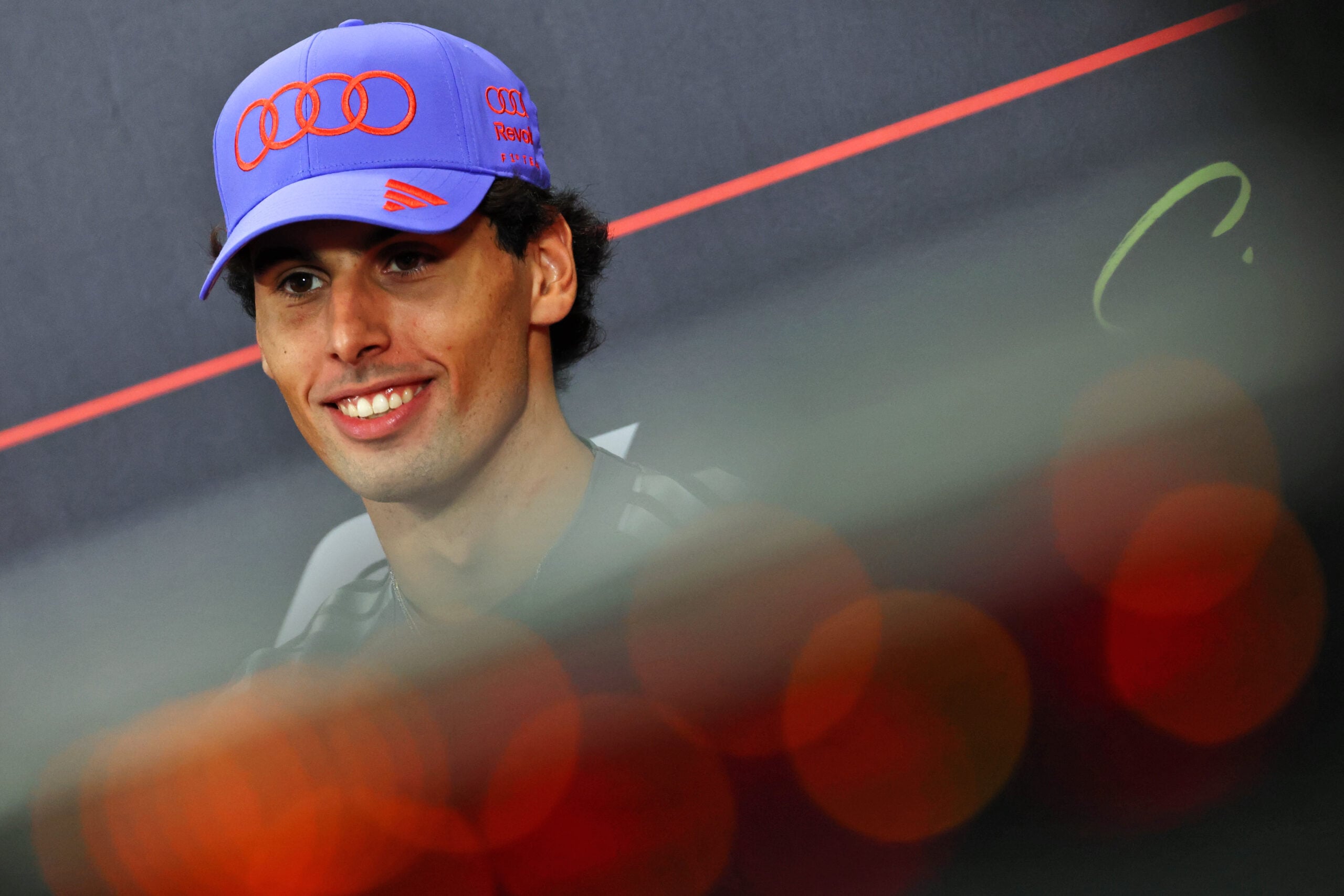 F1: Bortoleto vê projeto da Audi como motivação para seguir: "Plano claro a longo prazo" Gabriel Bortoleto (BRA) Audi F1 Team in the FIA Press Conference.