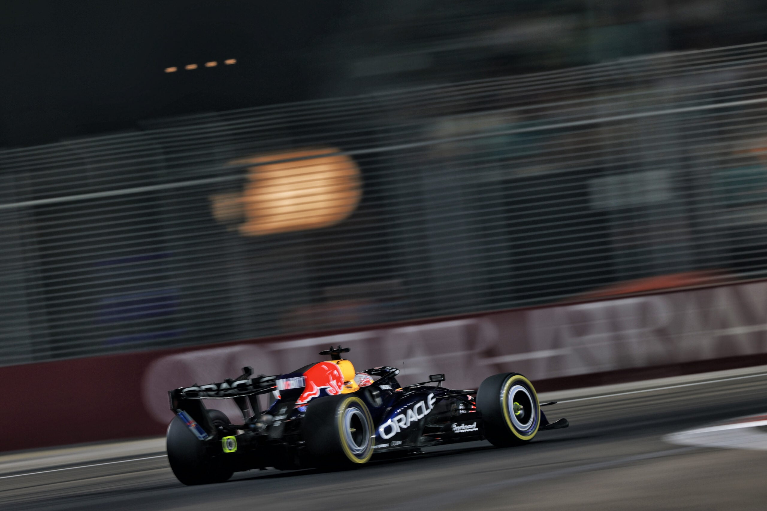 F1: Red Bull lidera análise, e Mercedes vê alerta com atualização Max Verstappen (NLD) Red Bull Racing RB22.