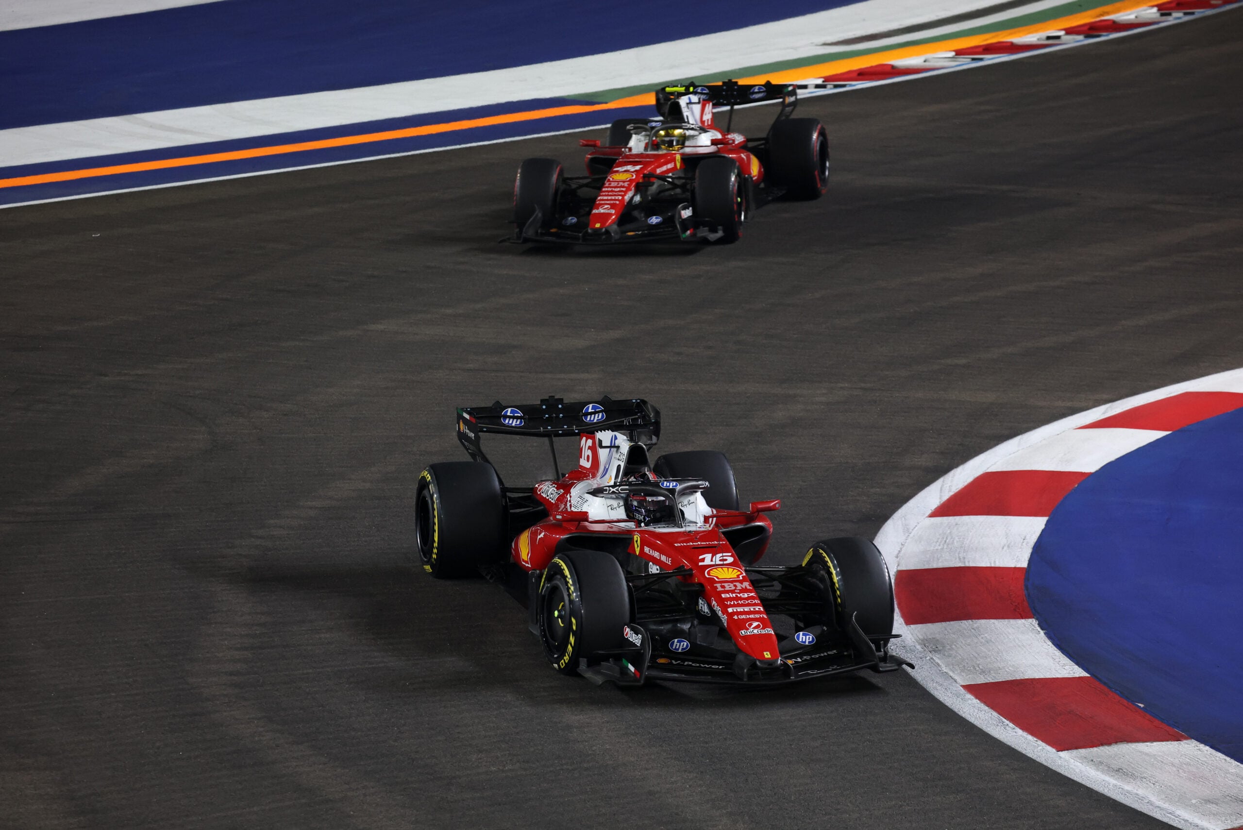 F1: Estratégia da Ferrari foi prejudicada por erro de Hamilton Charles Leclerc (MON) Scuderia Ferrari SF-26.