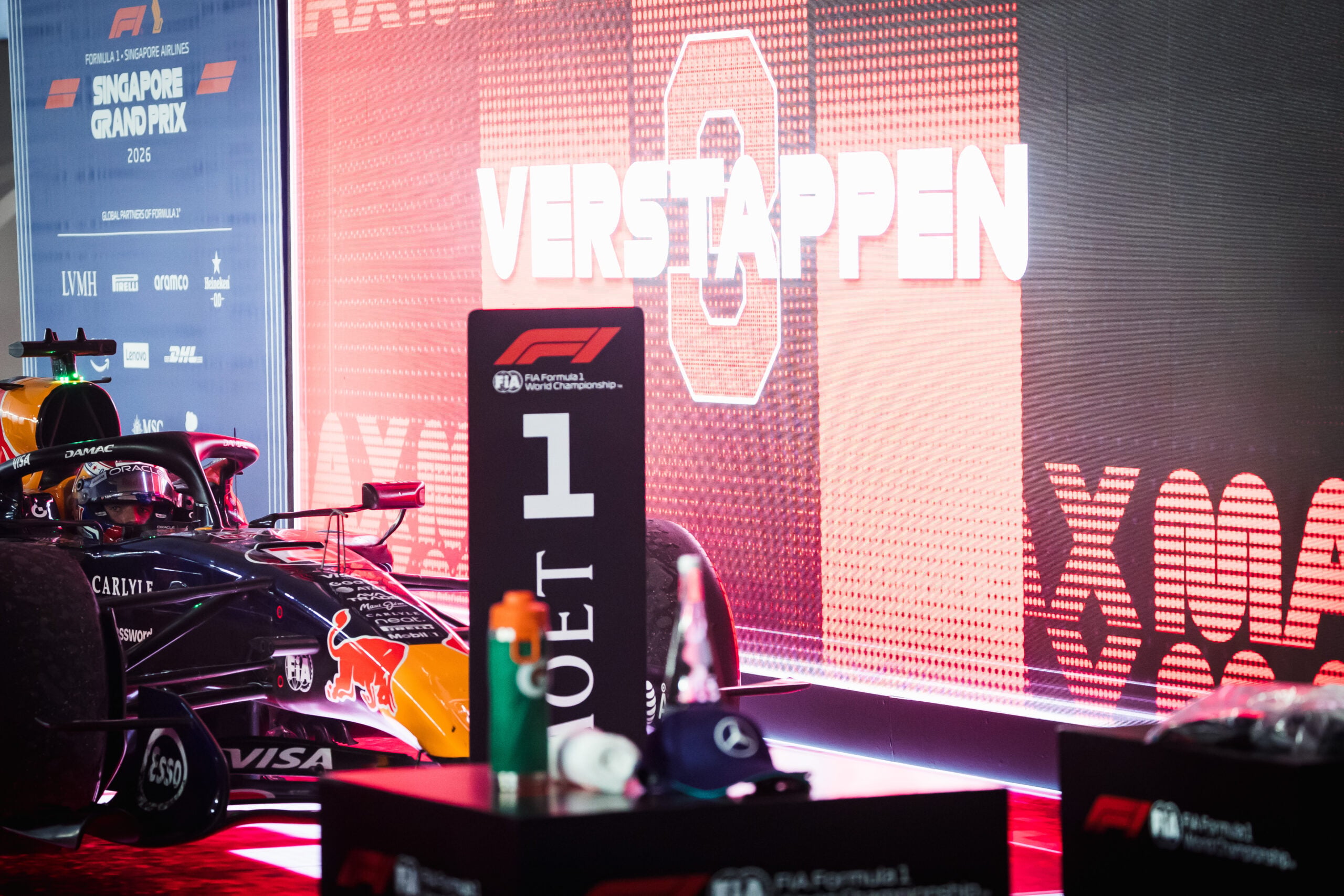 F1: Mekies explica como Verstappen ajuda a identificar problemas do RB22 Race winner Max Verstappen (NLD) Red Bull Racing RB22 in parc ferme.