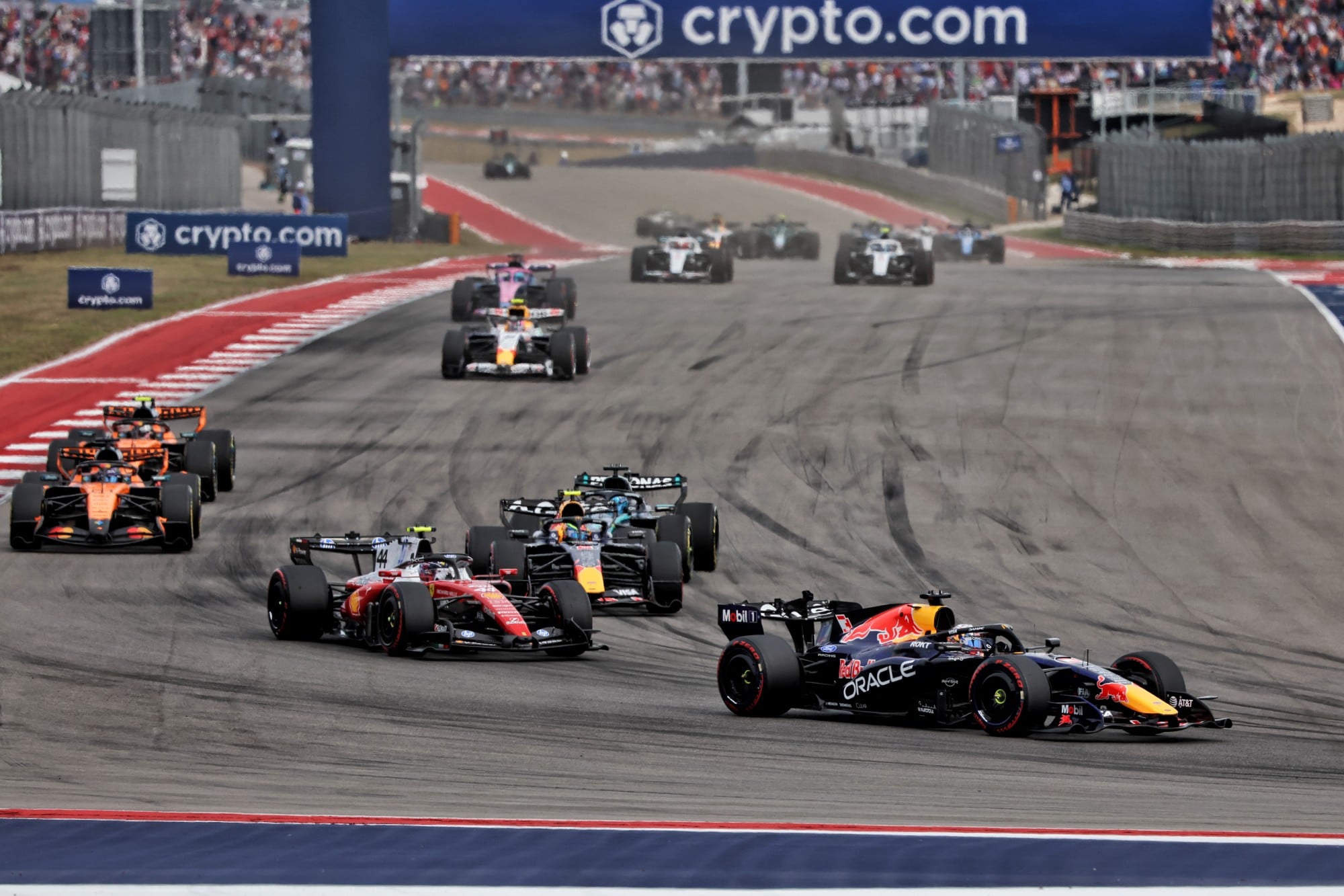 Max Verstappen (NLD) Red Bull Racing RB22 at the start of the race.