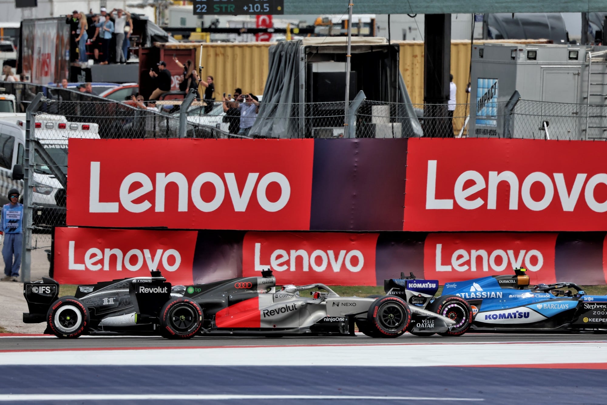 Nico Hulkenberg (GER) Audi F1 Team R26 and Sergio Perez (MEX) Cadillac Formula 1 Team MAC-26 at the start of the race.