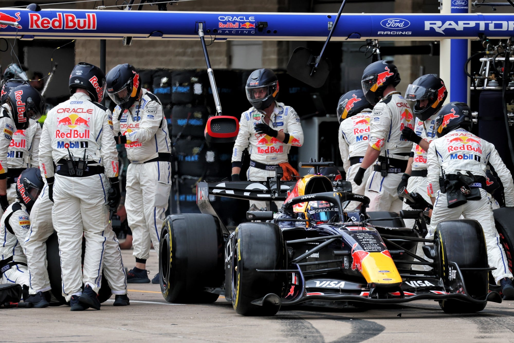 Max Verstappen (NLD) Red Bull Racing RB22 makes a pit stop.