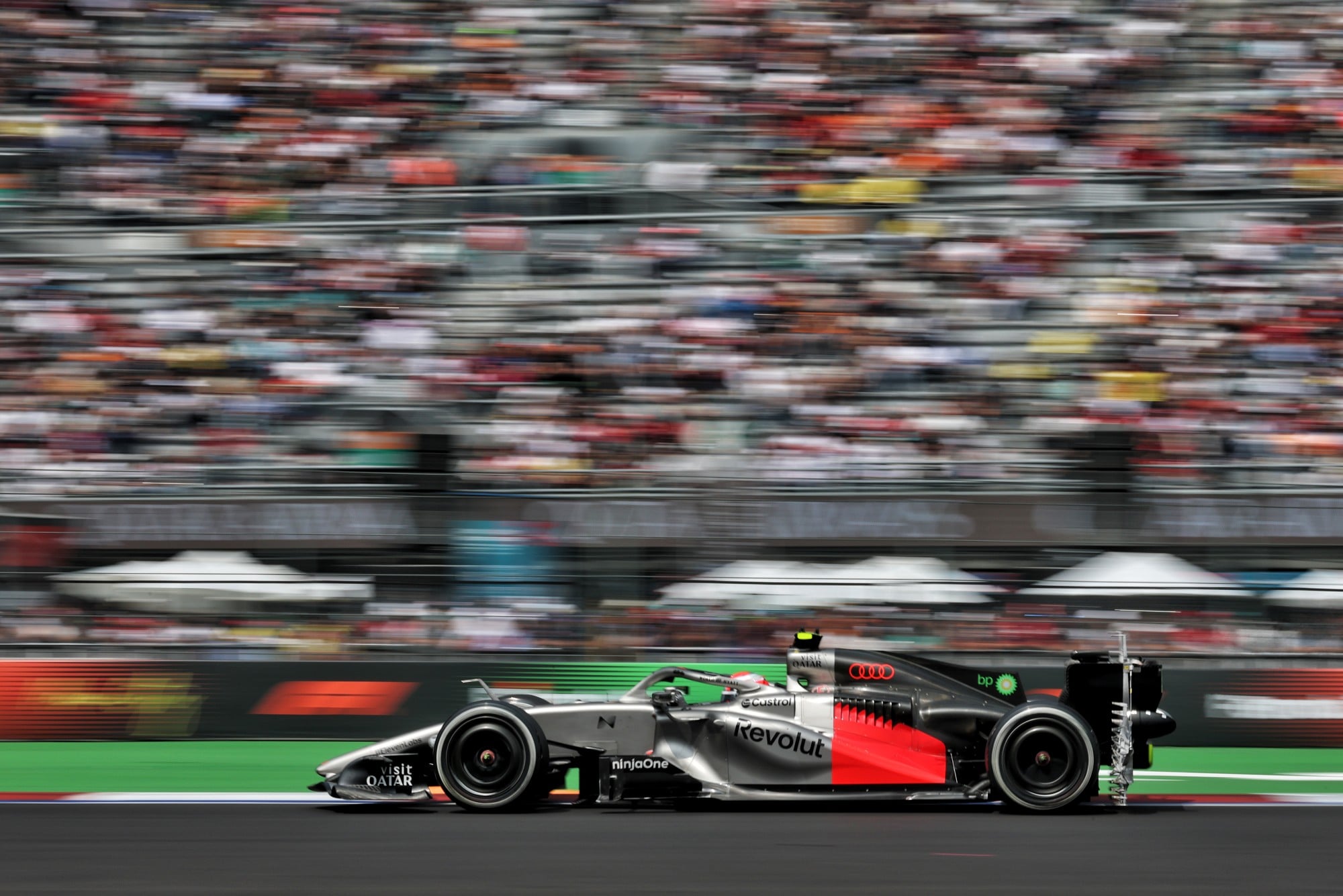 Audi é multada na Fórmula 1 após erro que prejudicou Freddie Slater