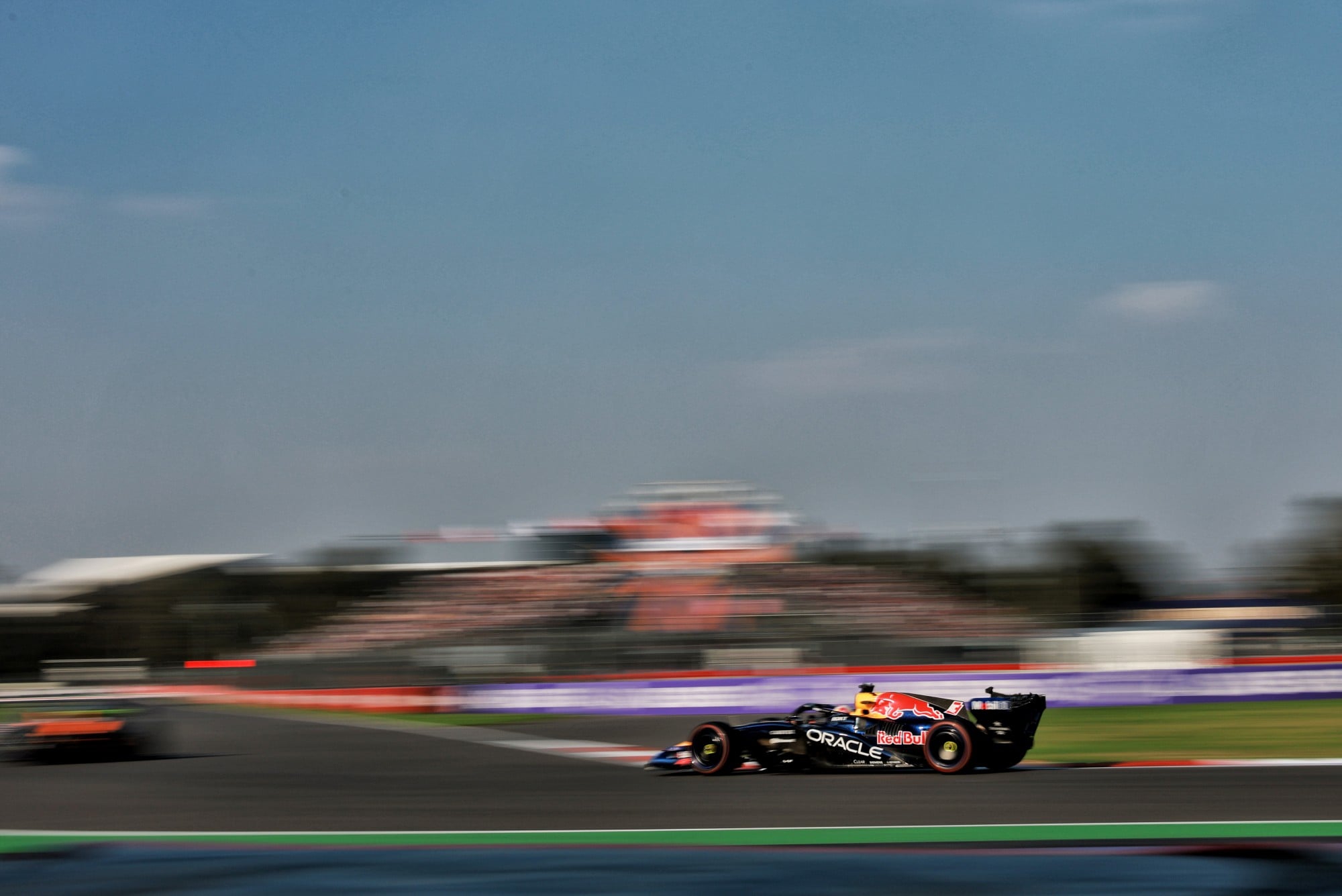 F1: Verstappen critica Lawson após batida no TL2 do GP do México Max Verstappen (NLD) Red Bull Racing RB22.