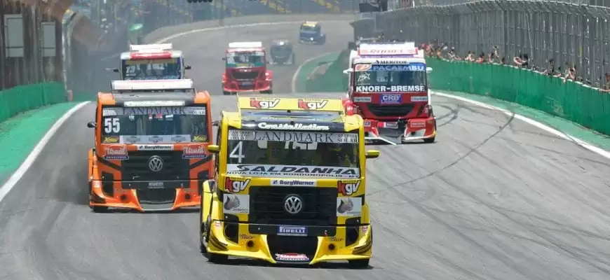 Briga pela liderança na corrida 1 - Copa Truck