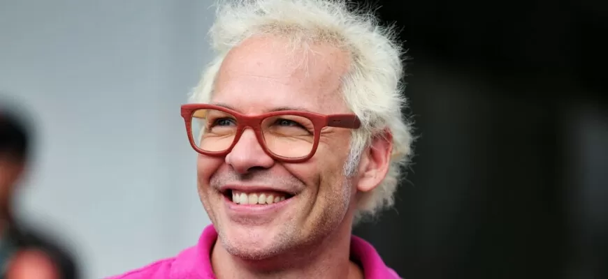 Villeneuve: “Silêncio de Hamilton é uma forma de se distanciar de Wolff”