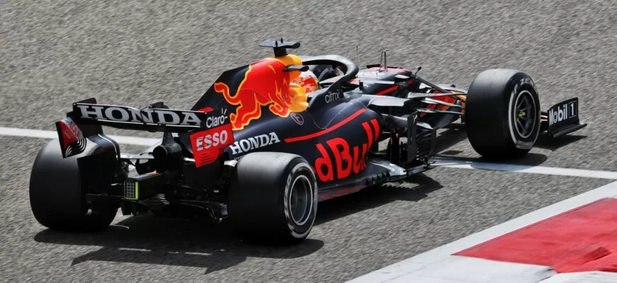 Scarborough: “Não só a Red Bull tem uma asa traseira flexível na F1”
