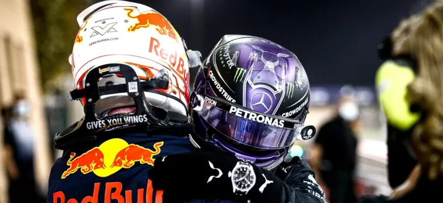 Max Verstappen e Lewis Hamilton (Mercedes) Pódio - GP do Bahrein F1 2021