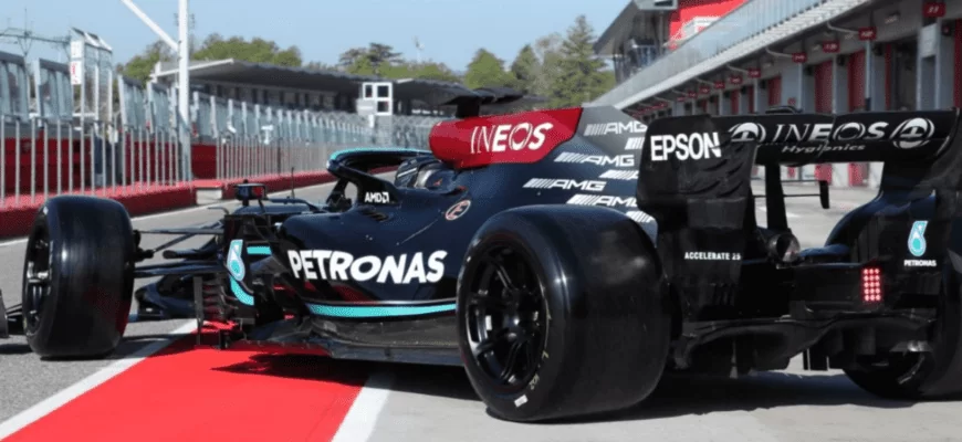 Lewis Hamilton - teste dos pneus Pirelli de 2022 - Ímola