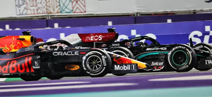 Hamilton vence corrida caótica na Arábia e empata na liderança do mundial de F1