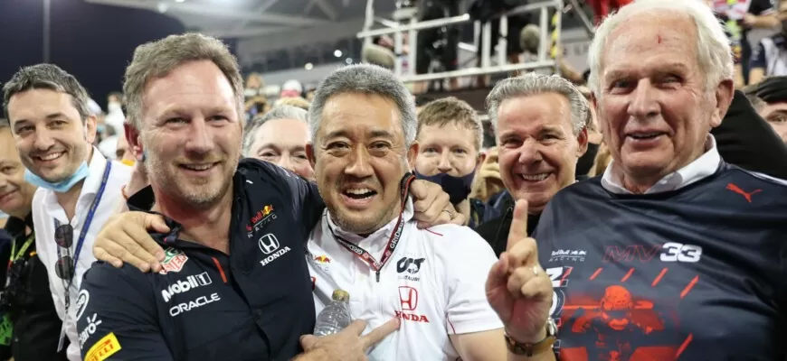 Christian Horner, Masashi Yamamoto e Helmut Marko, Campeão, GP de Abu Dhabi, Yas Marina, F1 2021