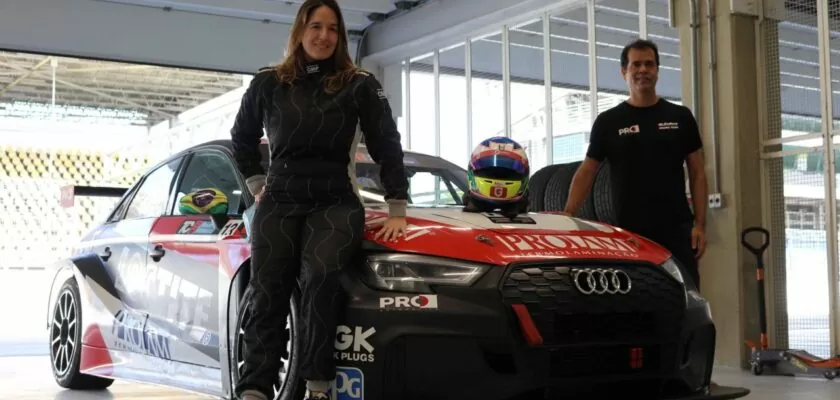 Bia Figueiredo e Nonô Figueiredo com o Audi RS3 LMS TCR no box de Interlagos