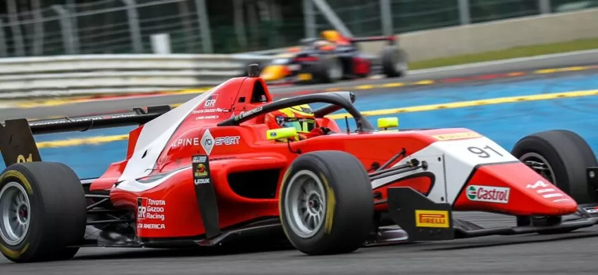 Punição na Fórmula Regional promove Dudu Barrichello ao pódio em Spa