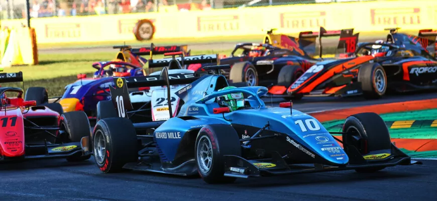 Caio Collet encerra temporada da F3 FIA como melhor piloto da MP Motorsport