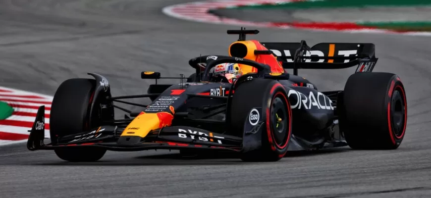 GP da Espanha: Verstappen lidera 1º treino com mudanças nos carros