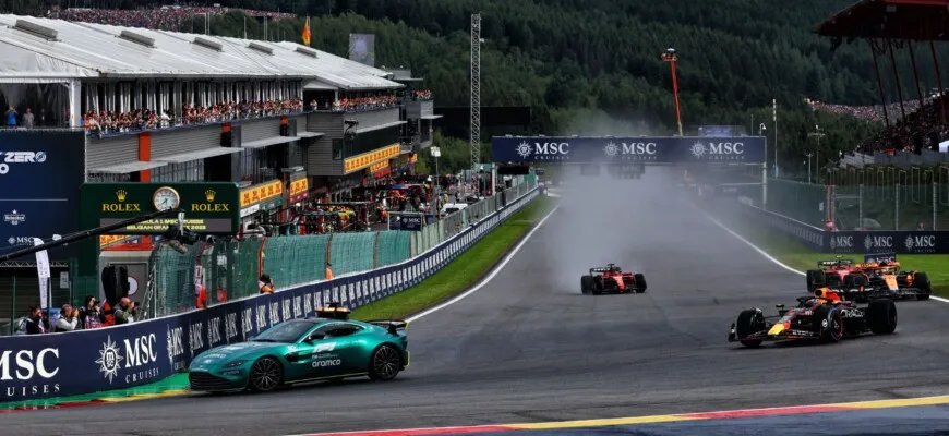 F1: Verstappen precisa passar Piastri para vencer a sprint do GP da Bélgica